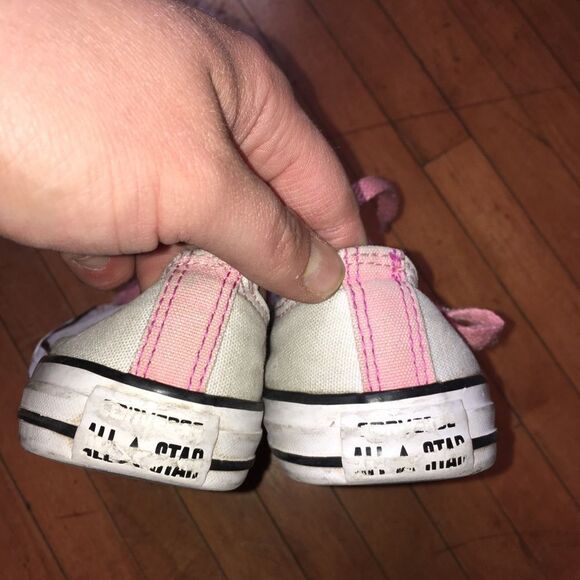 Converse/Chucks gray & pink low top sneakers - Picture 3 of 5